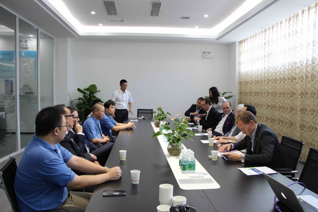 Kangshuo Group, Solidscape, Inc. and the former Prime Minister of Germany Mr. Lothar de Maizière at the Foshan City 3D Printing Service Bureau in China